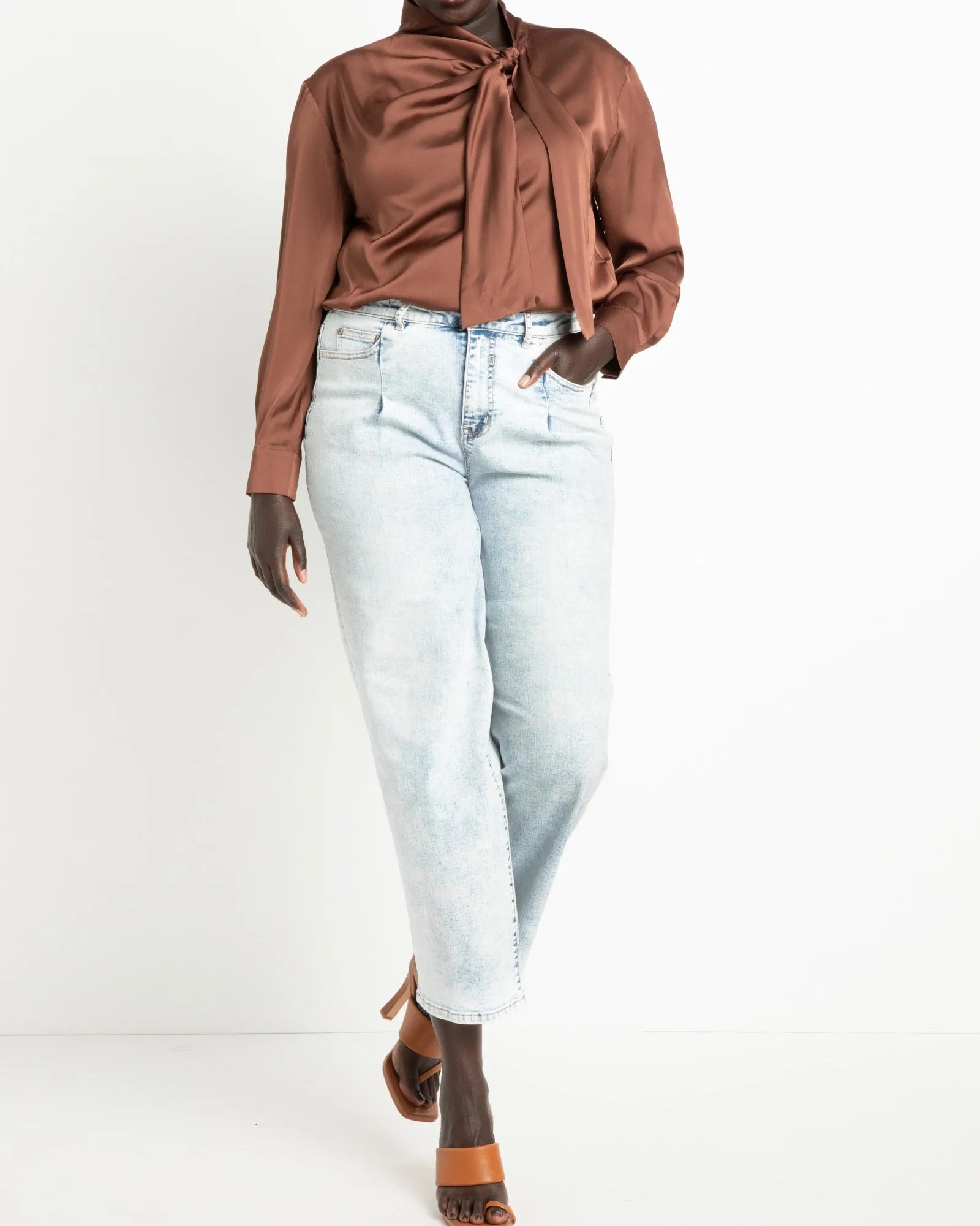 Audrey Pleated Straight Leg Jeans | Light Wash