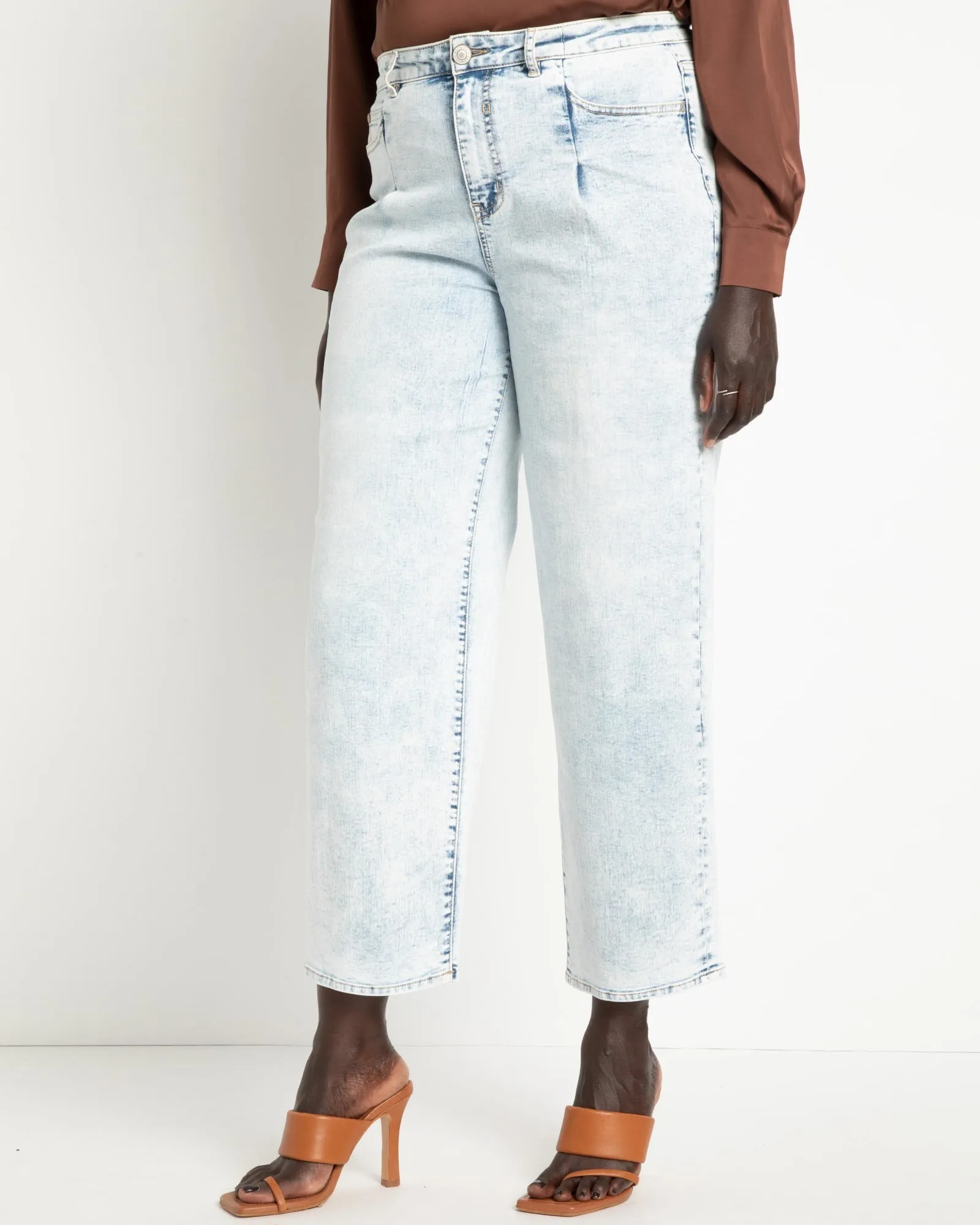 Audrey Pleated Straight Leg Jeans | Light Wash