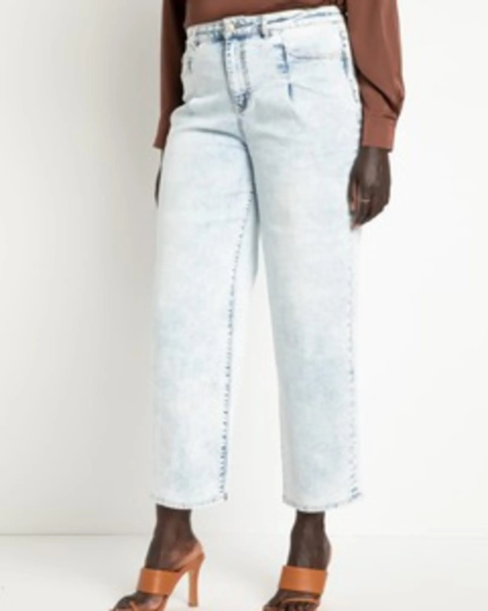 Audrey Pleated Straight Leg Jeans | Light Wash